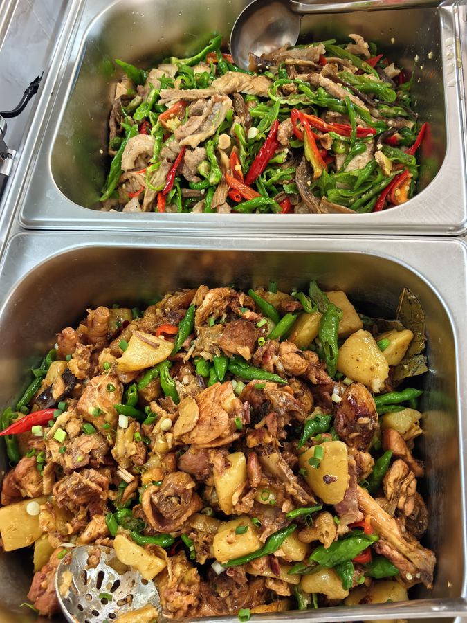 青椒炒肉 · 土豆烧鸡