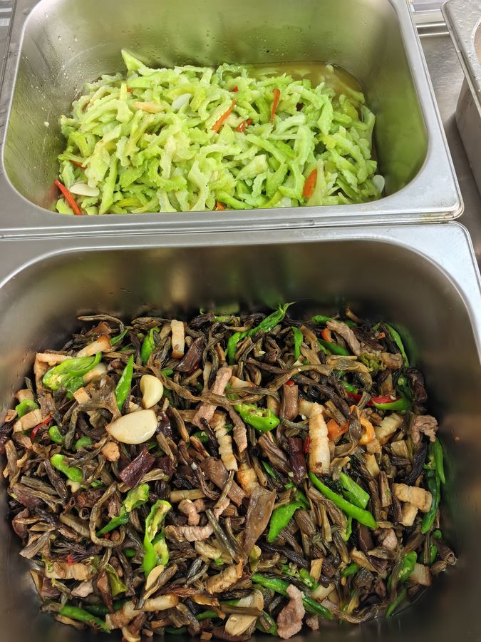 干煸豆角 · 凉拌时蔬