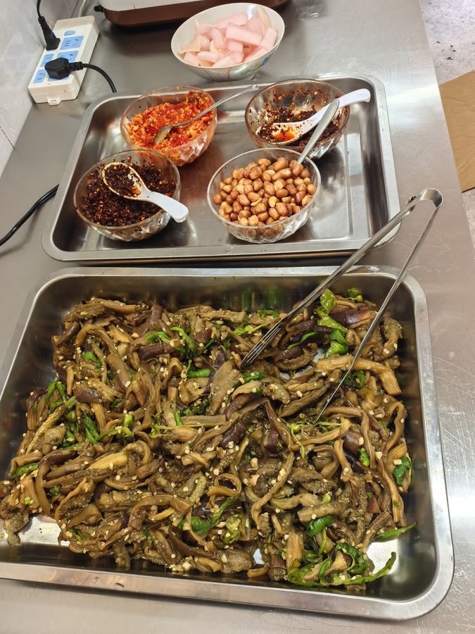 茄子烧豆角 凉拌小菜