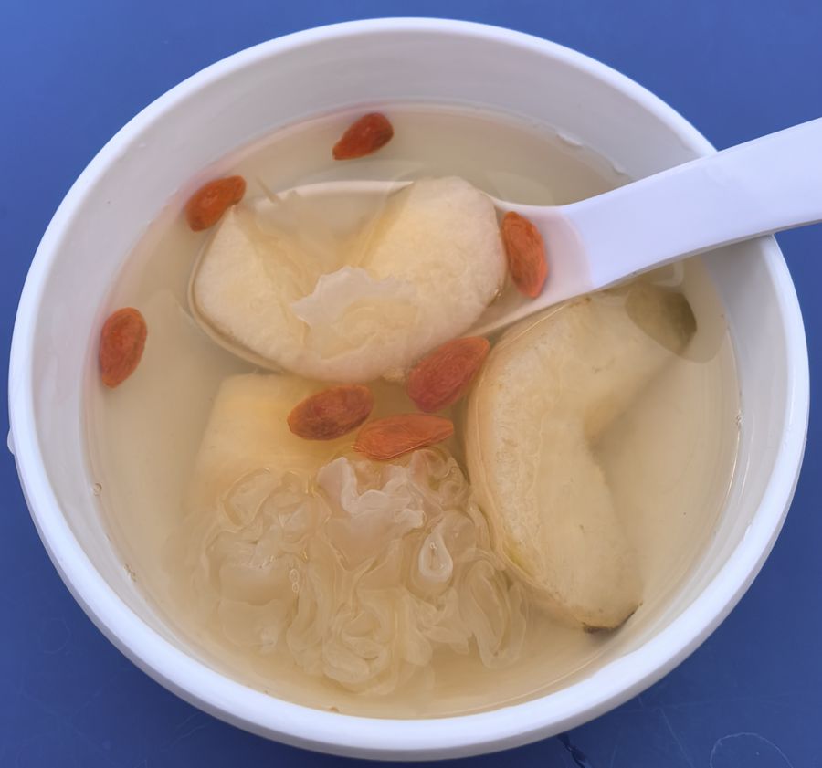 雪梨银耳枸杞汤